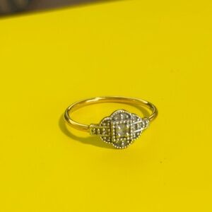 Antique Gold Pave’ Cluster Ring 💍